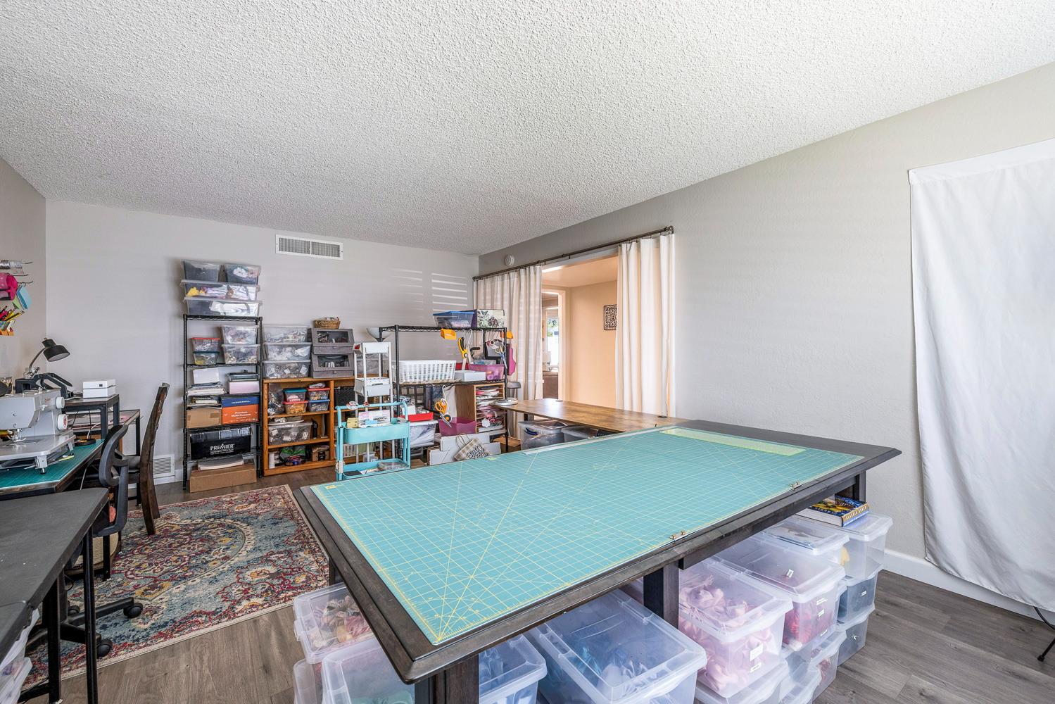 872 E Spruce Ave, Fresno, CA 93720