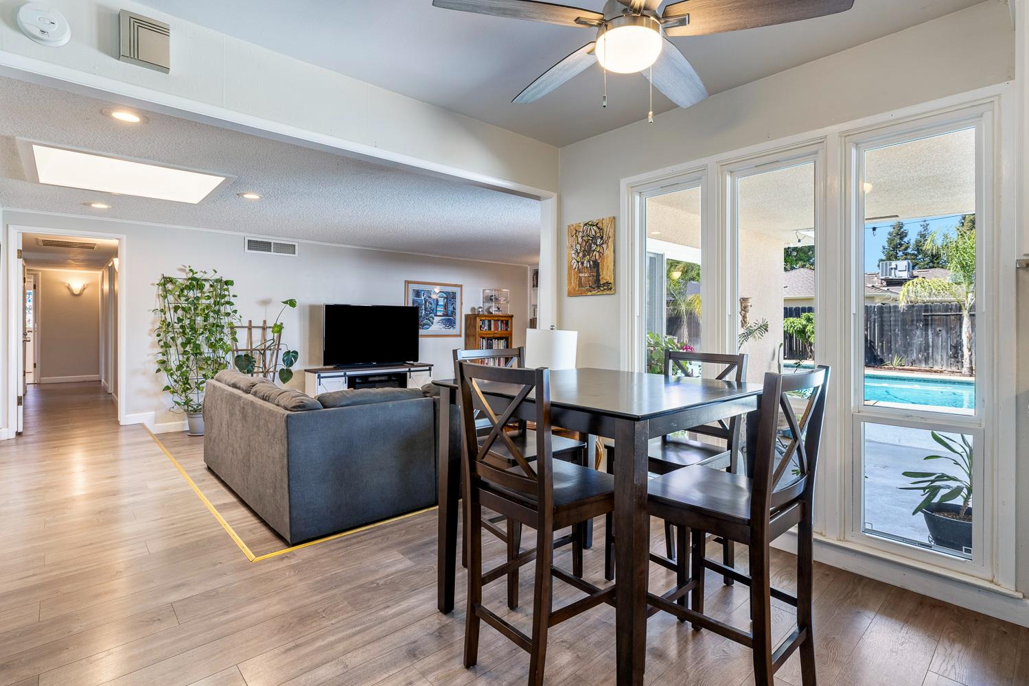 872 E Spruce Ave, Fresno, CA 93720