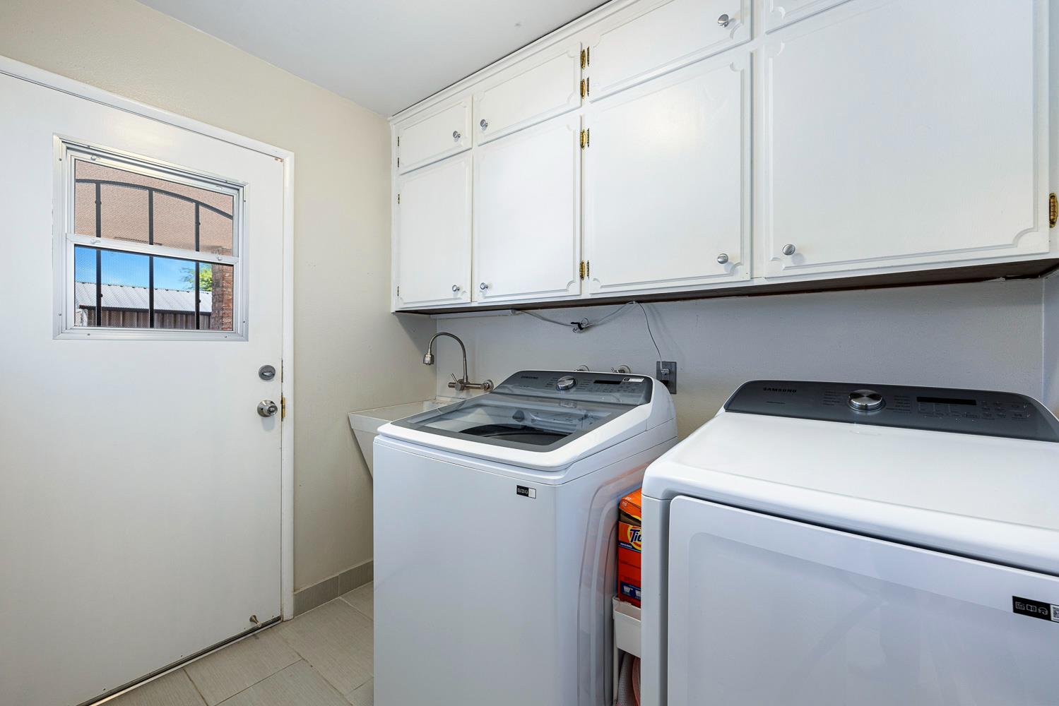 872 E Spruce Ave, Fresno, CA 93720