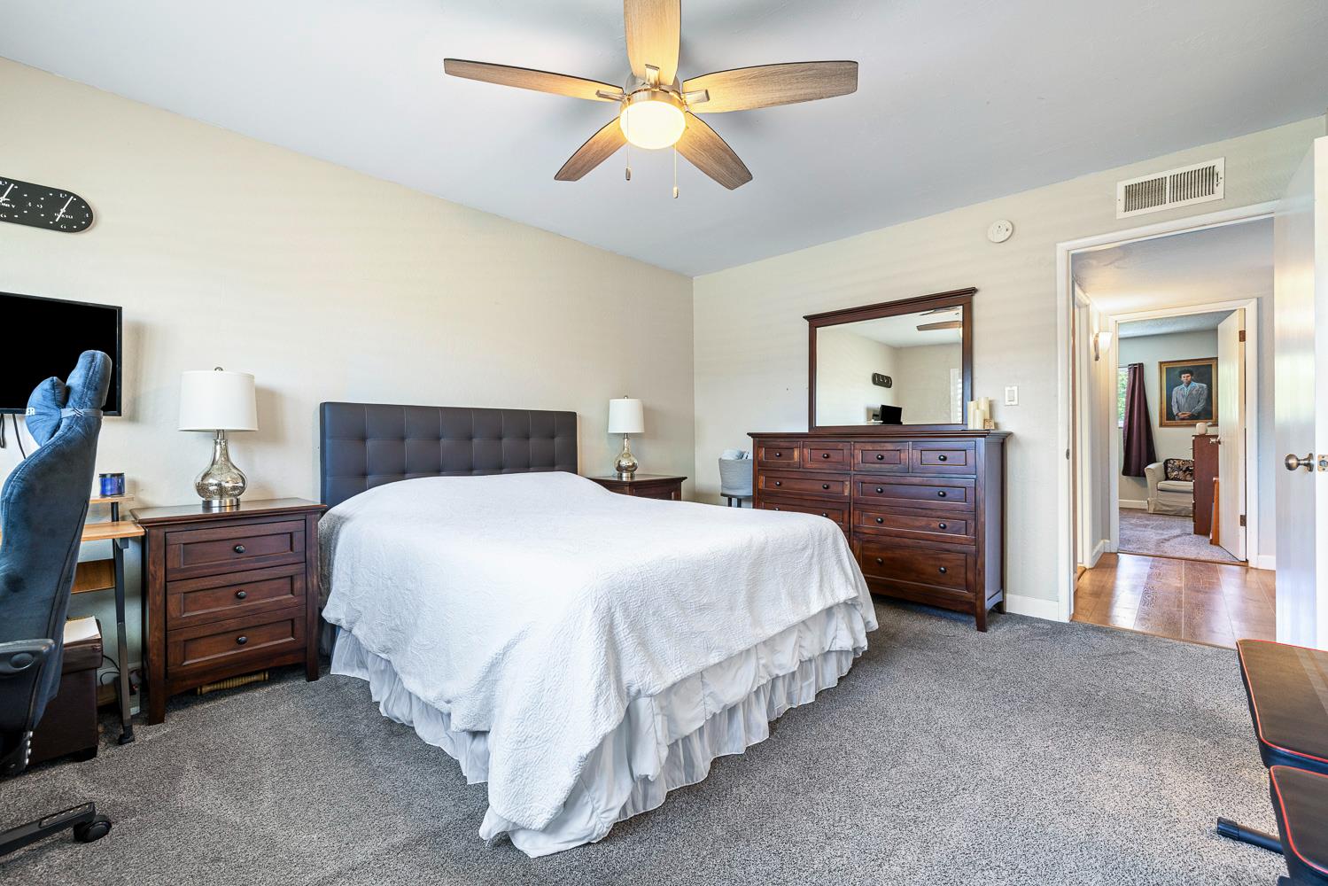 872 E Spruce Ave, Fresno, CA 93720