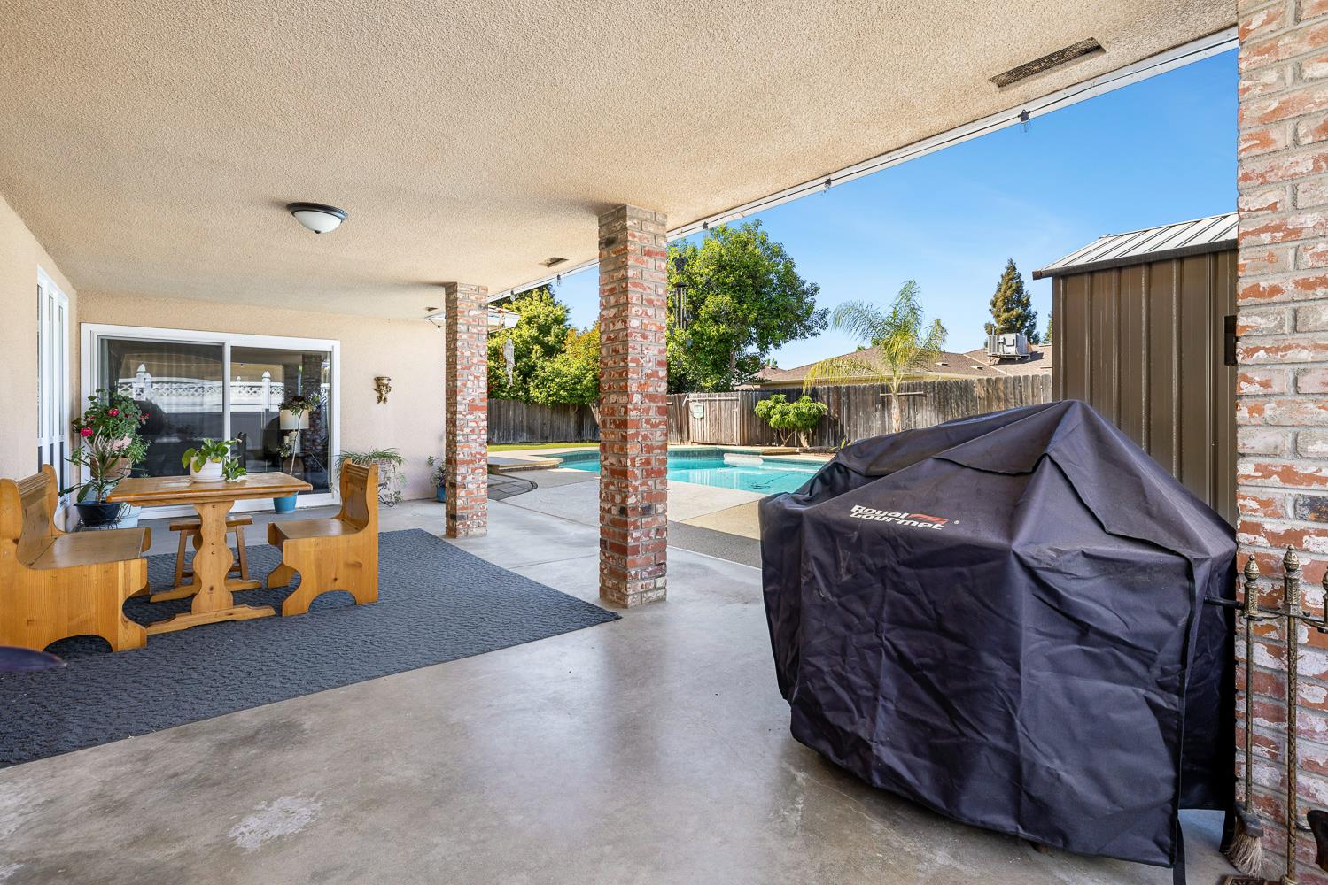 872 E Spruce Ave, Fresno, CA 93720