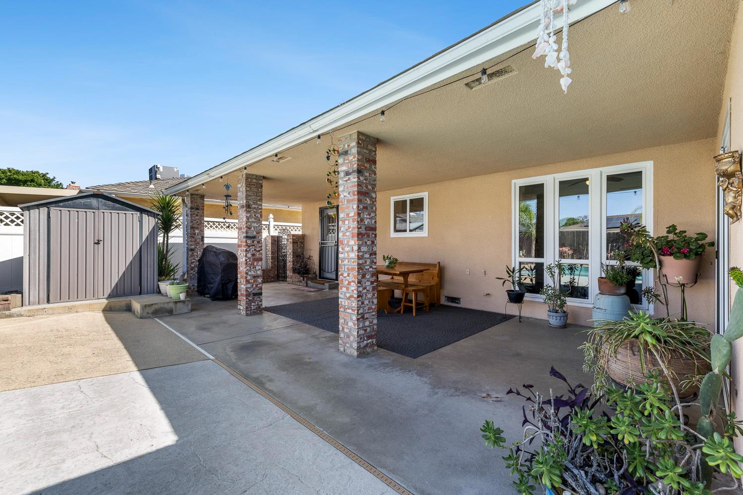 872 E Spruce Ave, Fresno, CA 93720