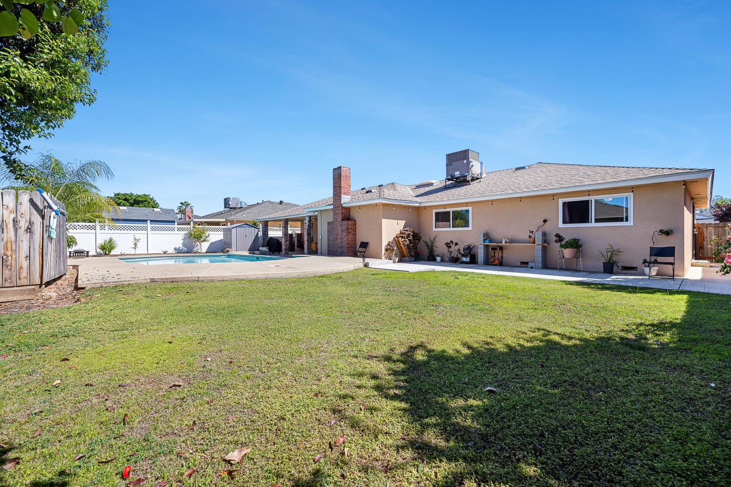 872 E Spruce Ave, Fresno, CA 93720