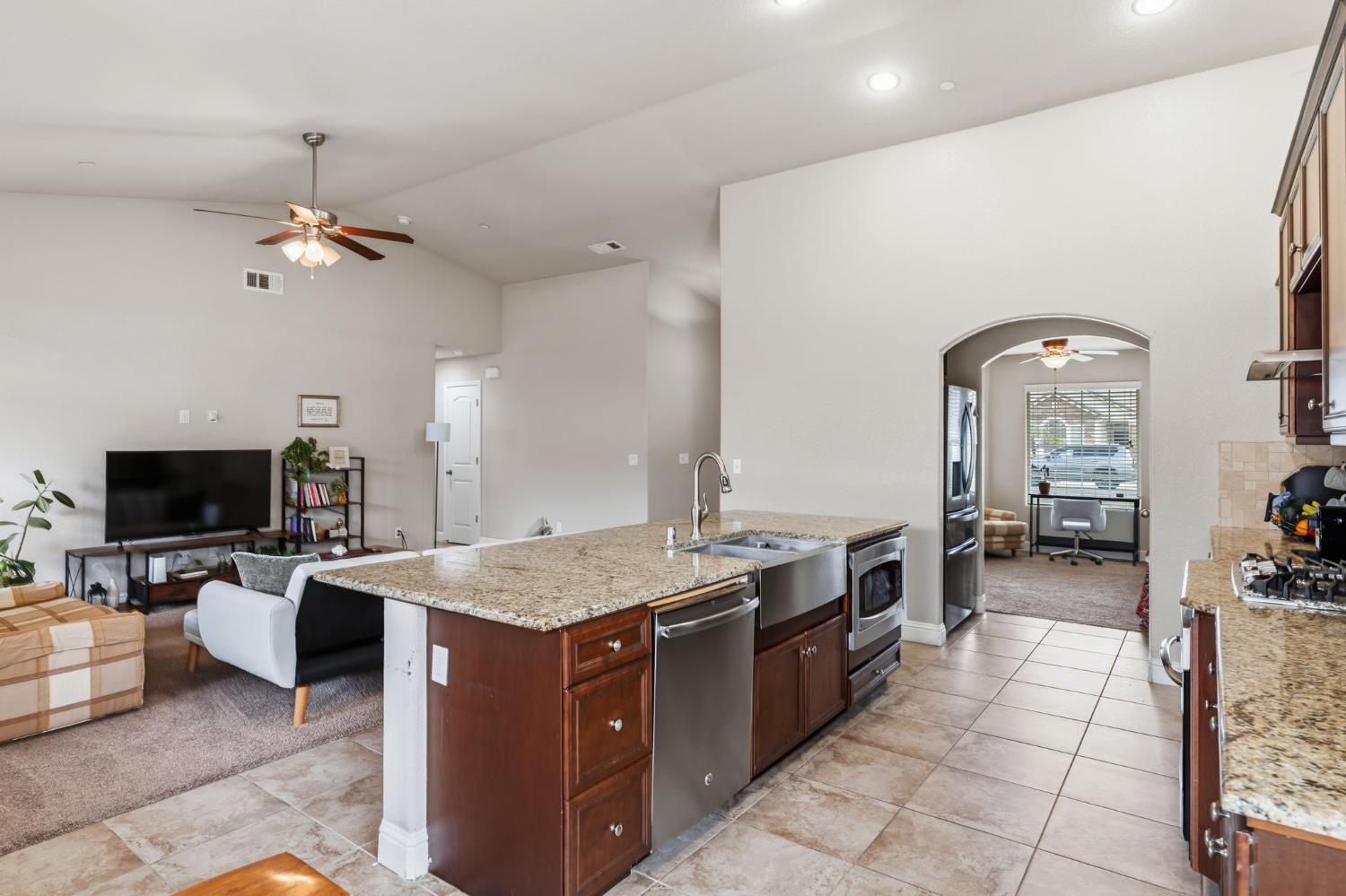 3157 Twain Ave, Clovis, CA 93619