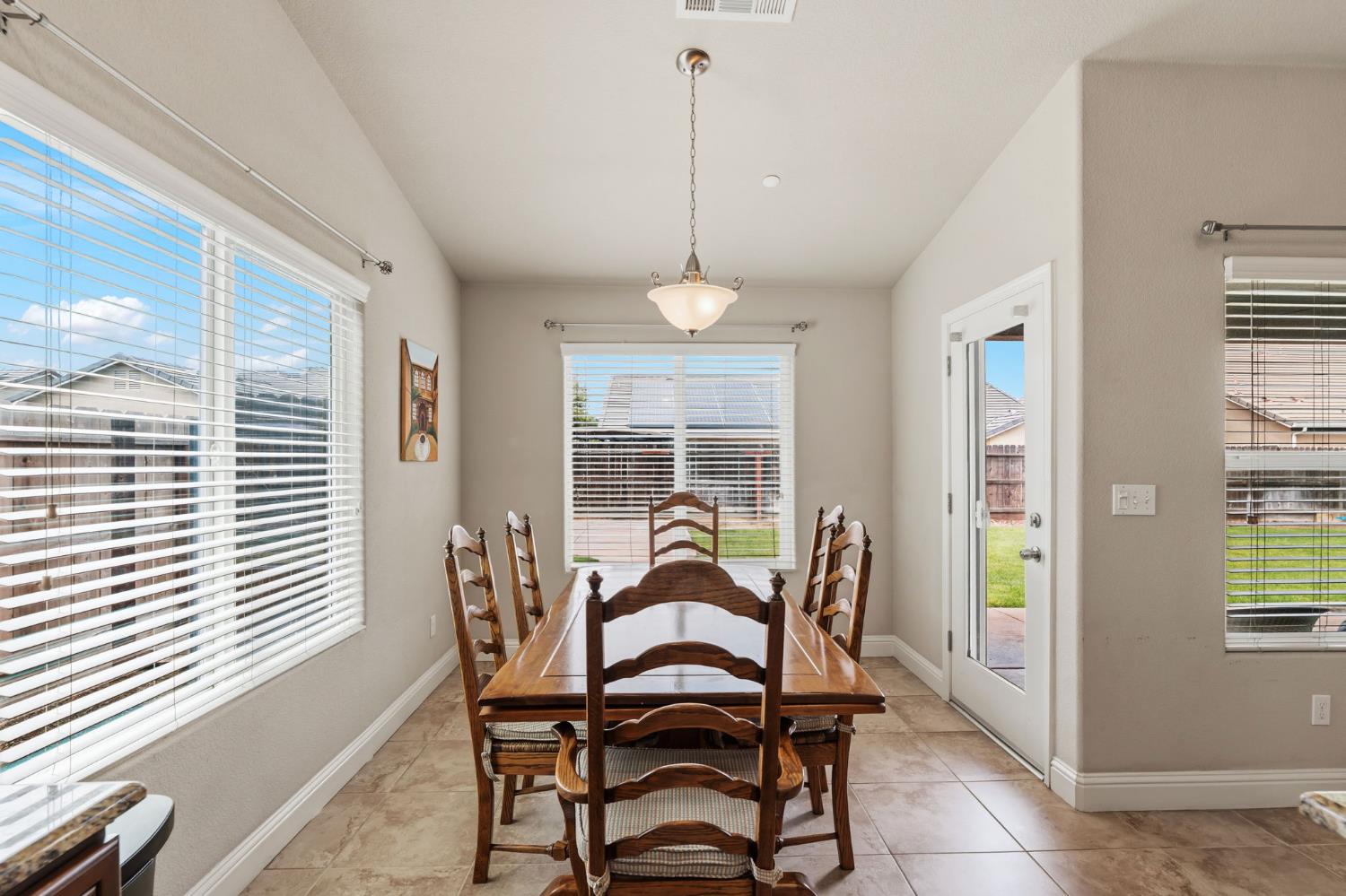 3157 Twain Ave, Clovis, CA 93619