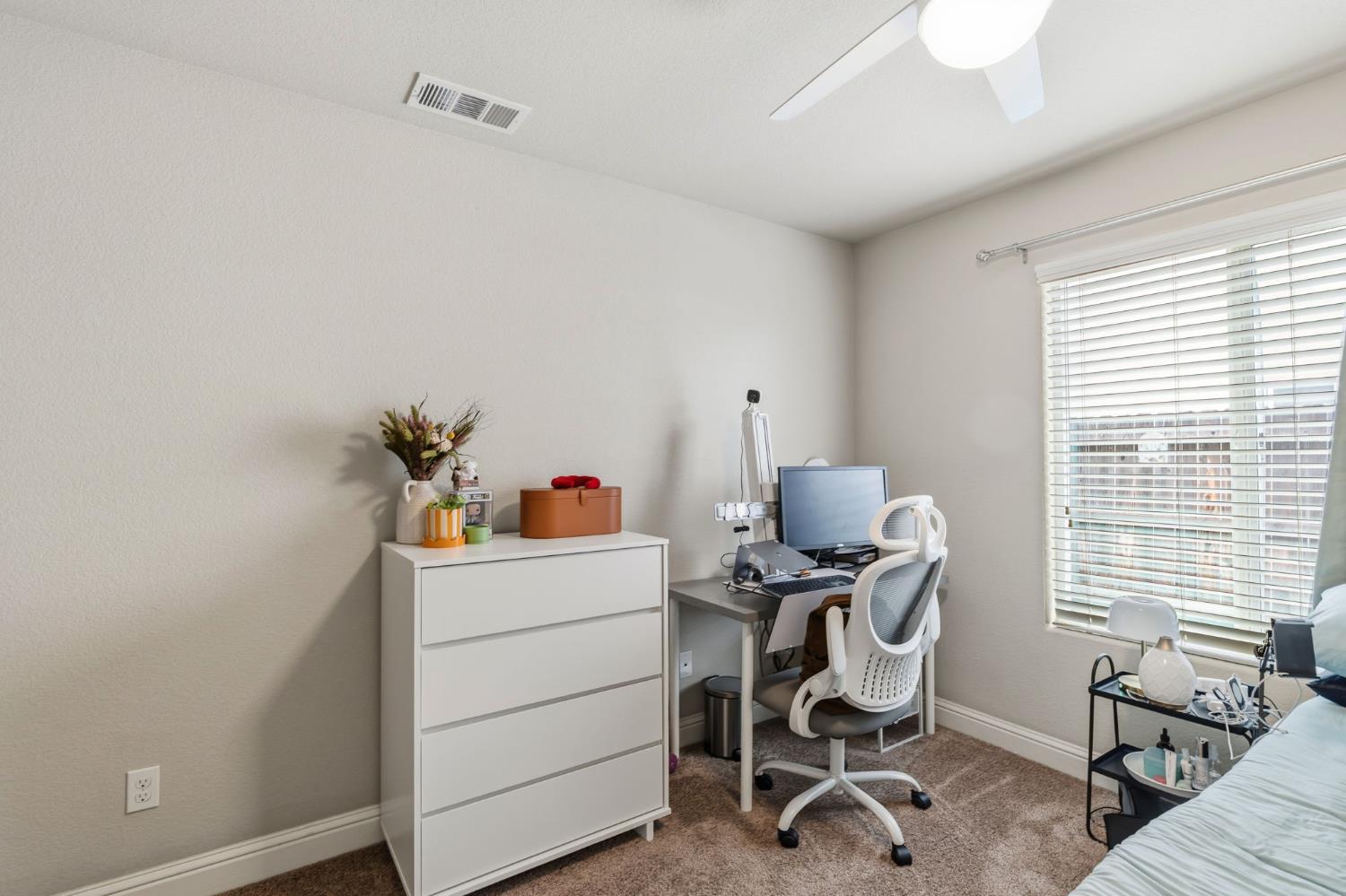 3157 Twain Ave, Clovis, CA 93619