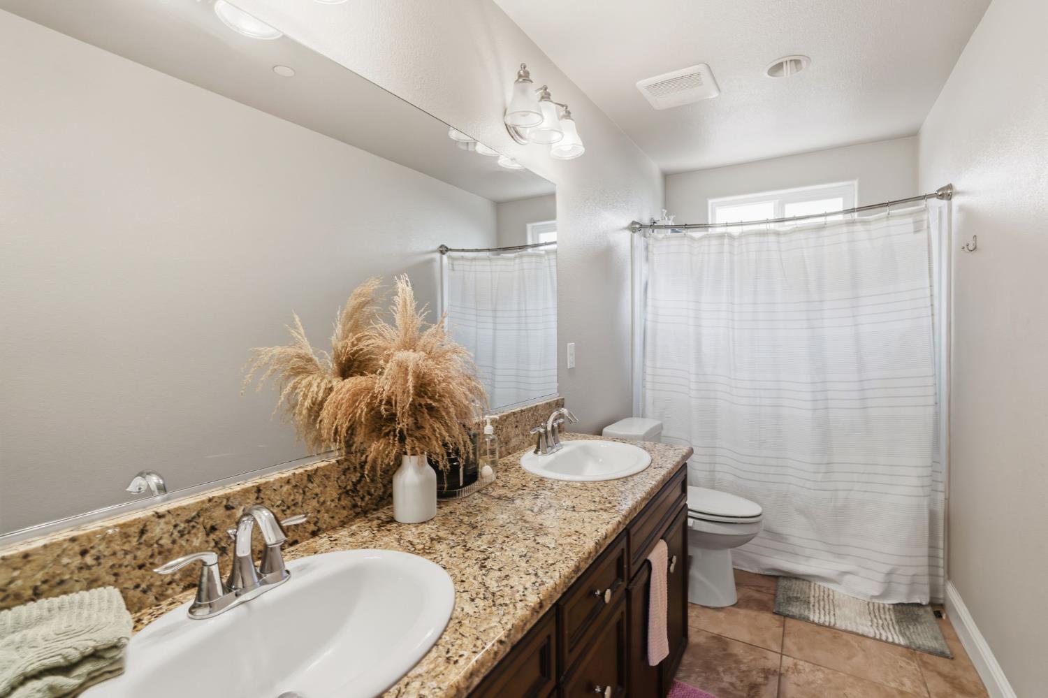 3157 Twain Ave, Clovis, CA 93619