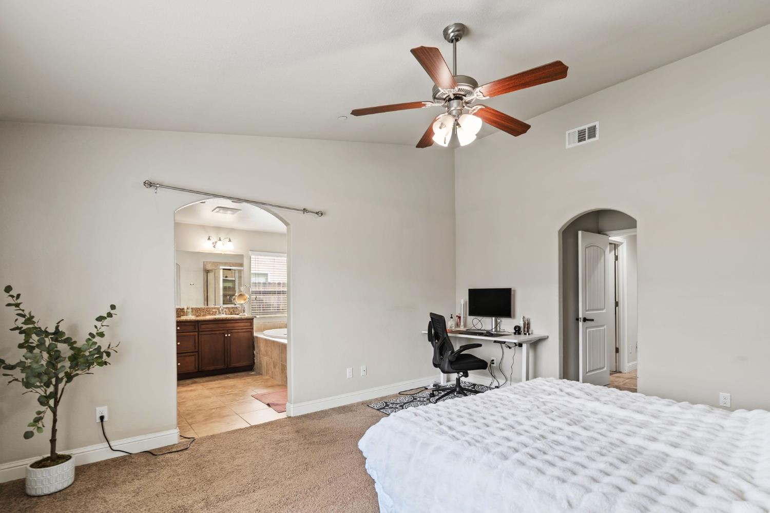 3157 Twain Ave, Clovis, CA 93619