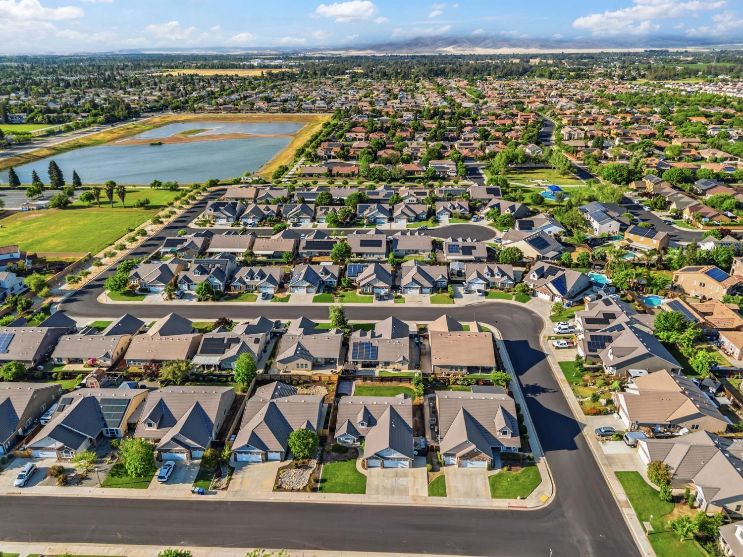 3157 Twain Ave, Clovis, CA 93619