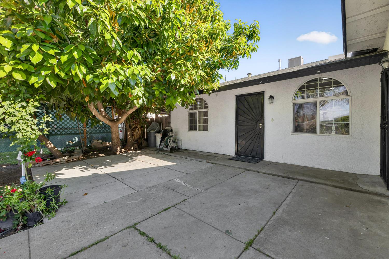 13591 E 5Th St, Parlier, CA 93648