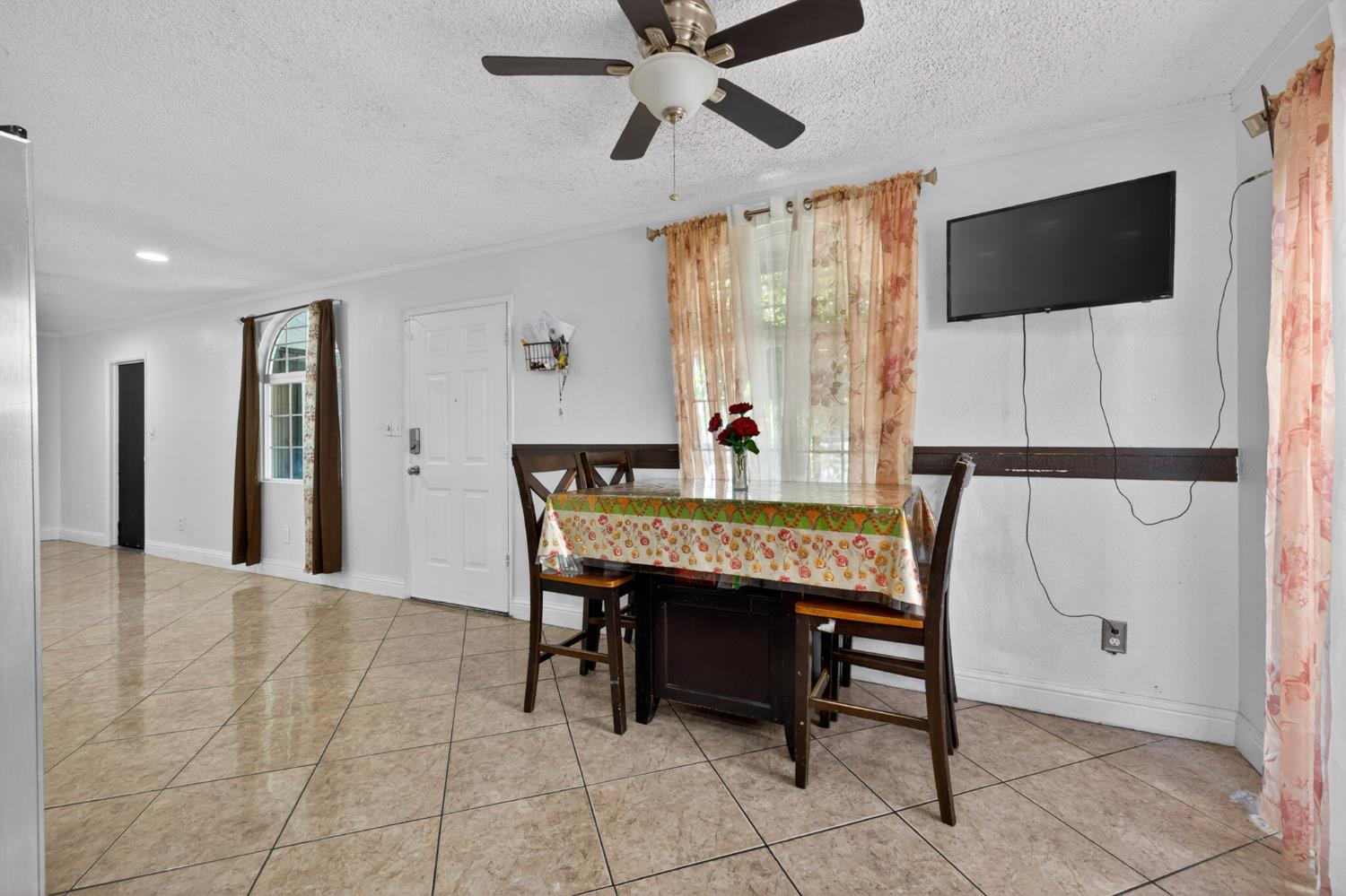 13591 E 5Th St, Parlier, CA 93648