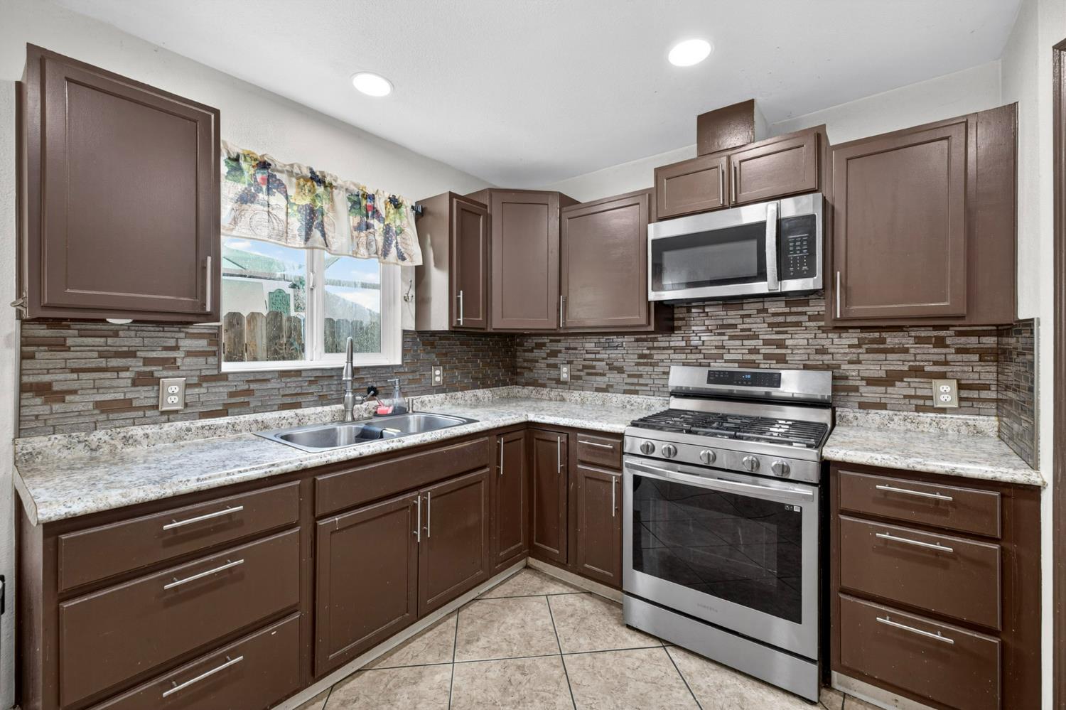 13591 E 5Th St, Parlier, CA 93648