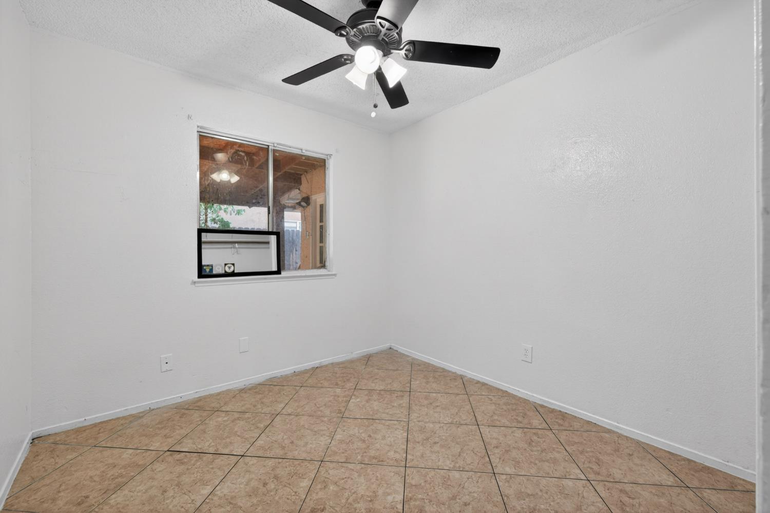 13591 E 5Th St, Parlier, CA 93648