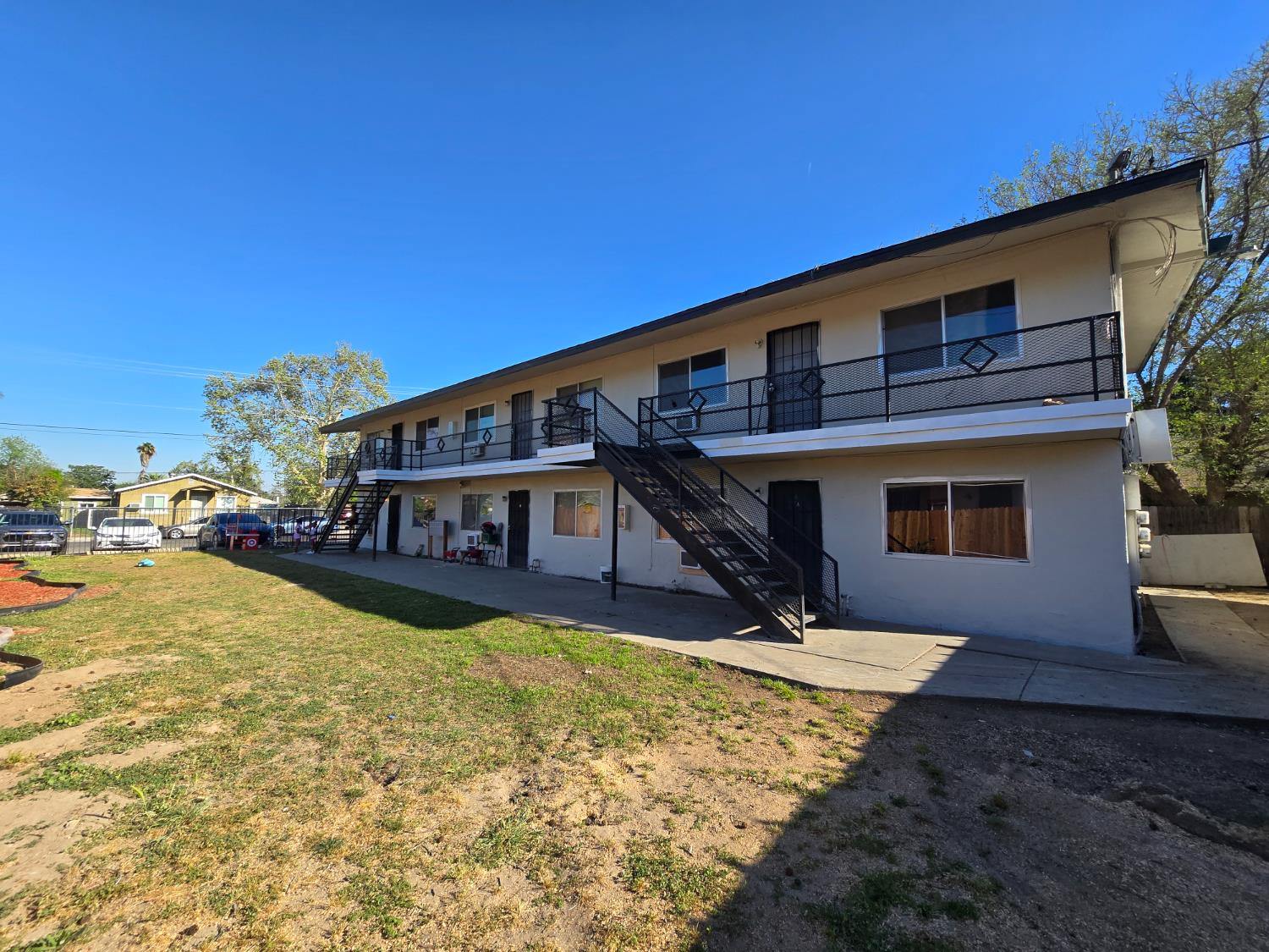 2452 S 9Th St, Fresno, CA 93725