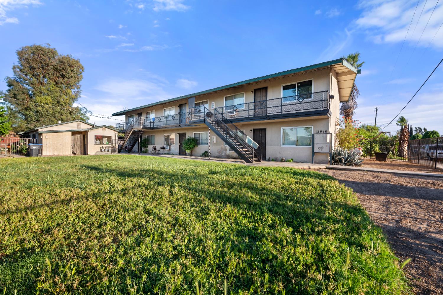 3940 E Burns Ave, Fresno, CA 93725
