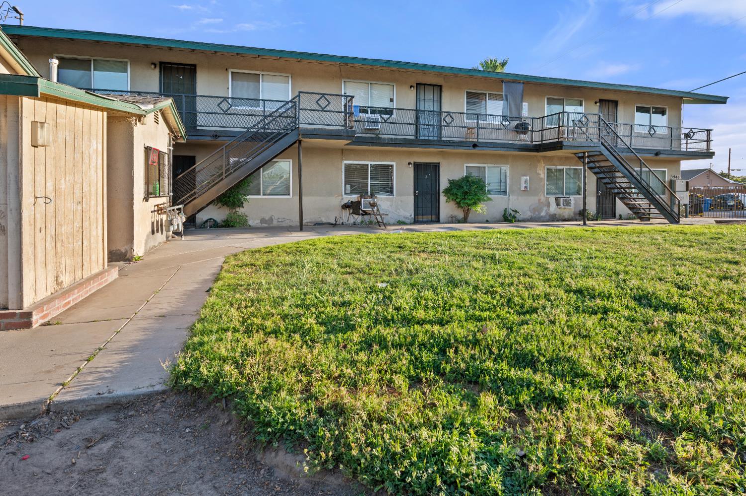 3940 E Burns Ave, Fresno, CA 93725