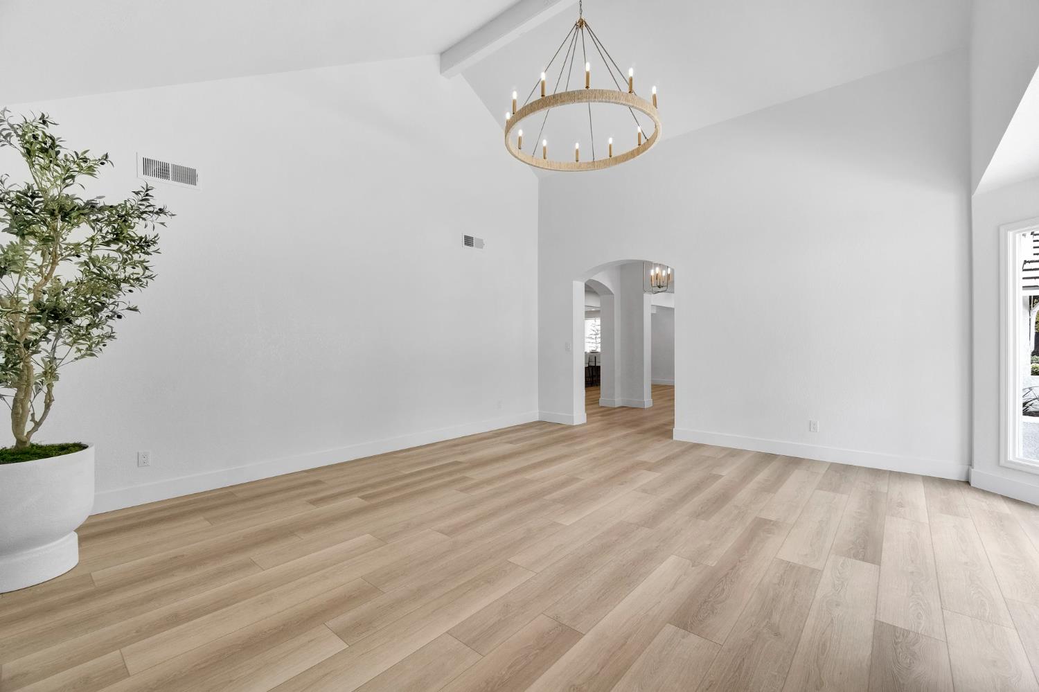 3737 W Minarets Ave, Fresno, CA 93711