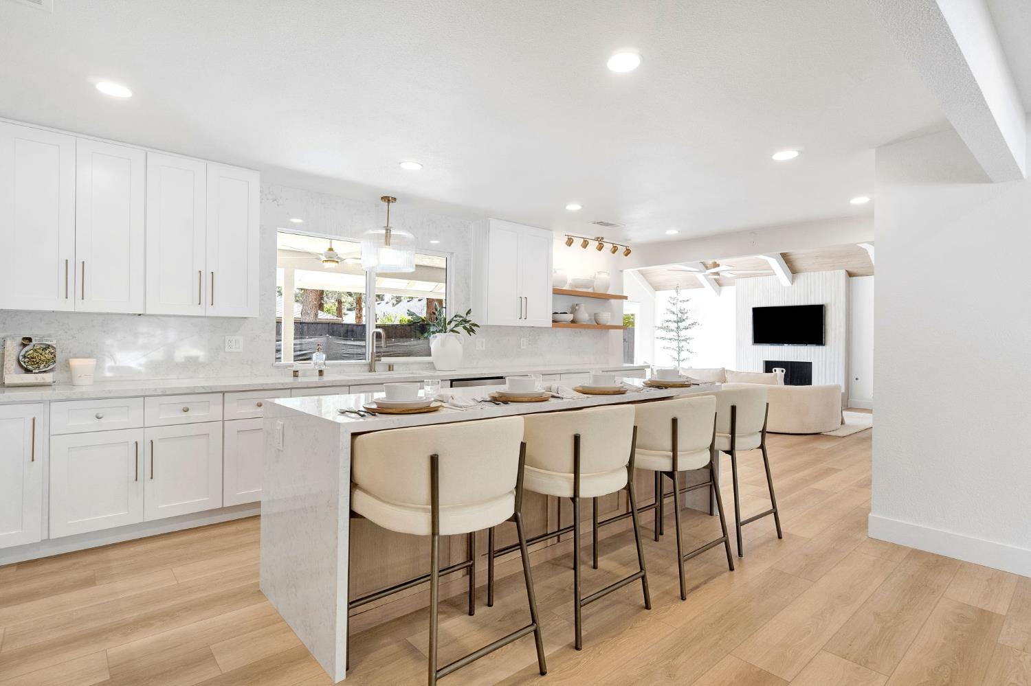 3737 W Minarets Ave, Fresno, CA 93711