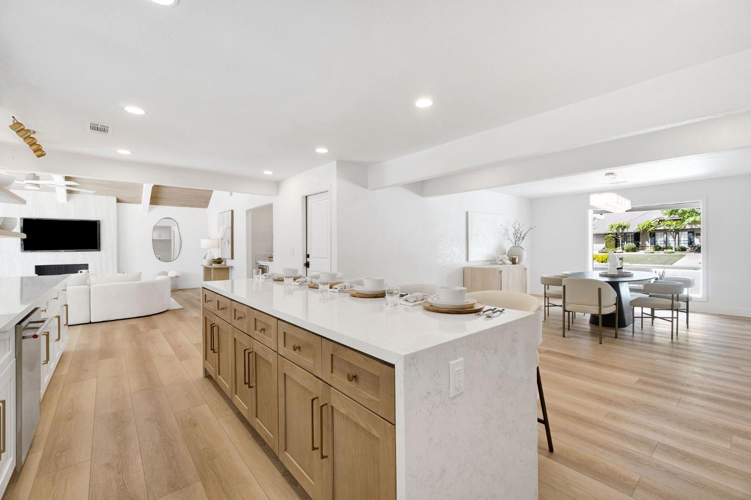 3737 W Minarets Ave, Fresno, CA 93711