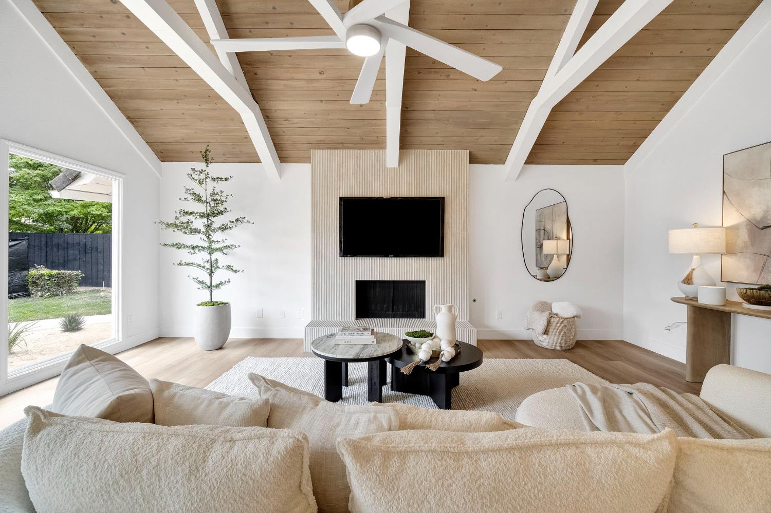 3737 W Minarets Ave, Fresno, CA 93711