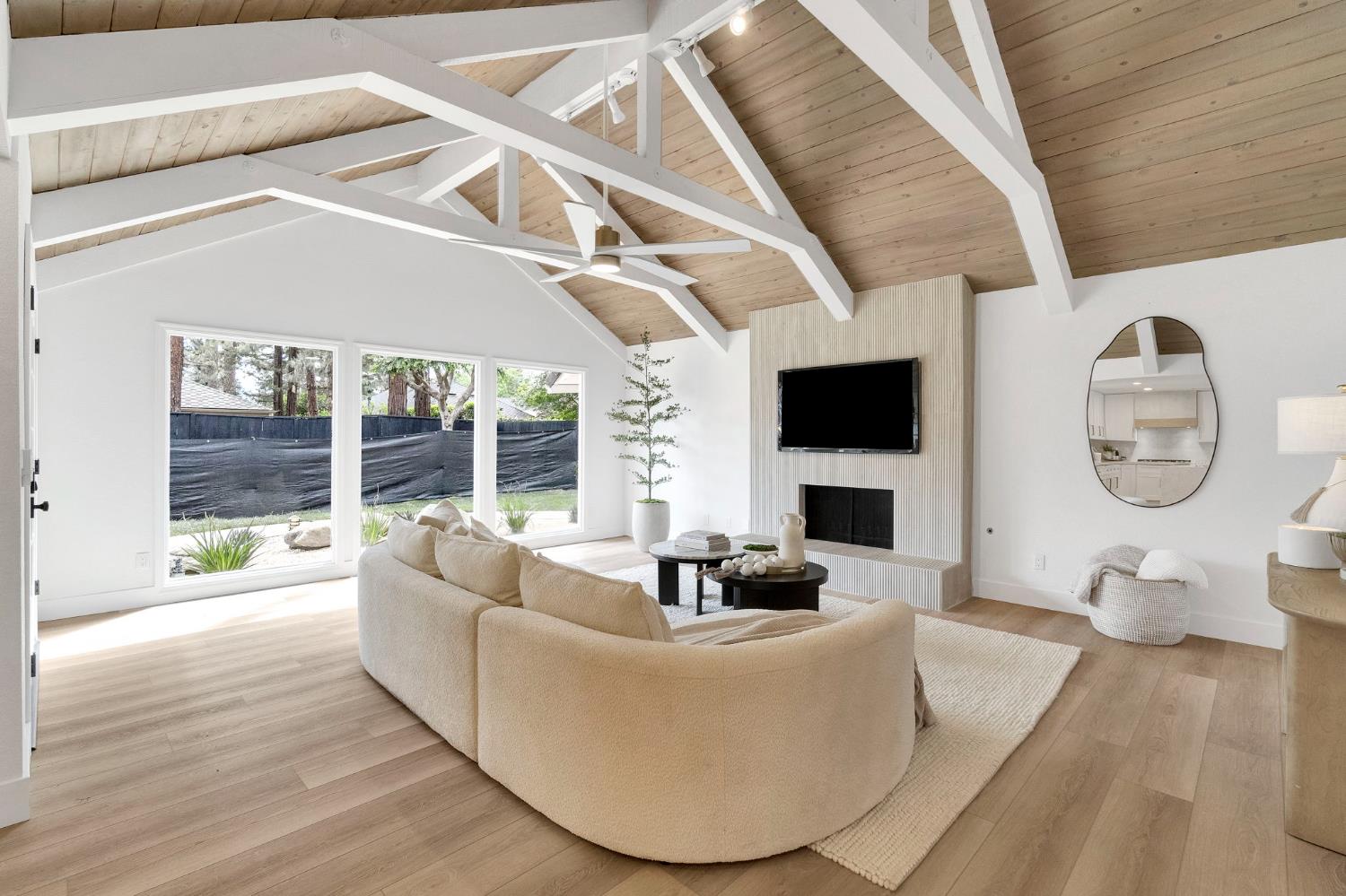 3737 W Minarets Ave, Fresno, CA 93711