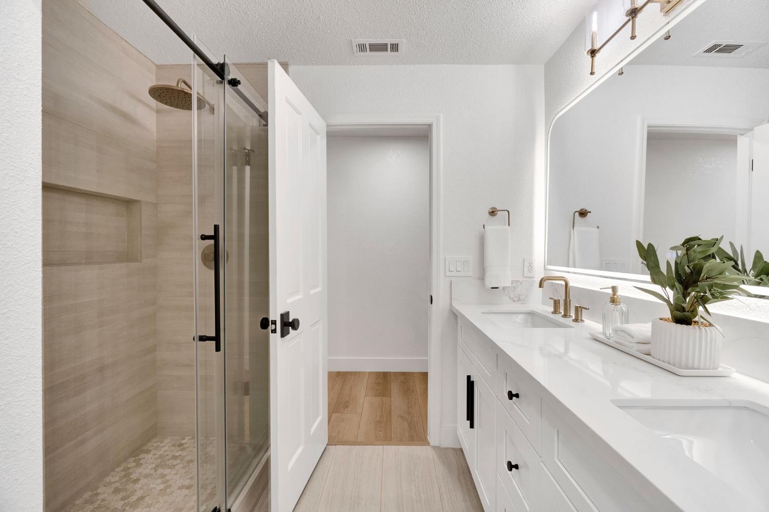 3737 W Minarets Ave, Fresno, CA 93711