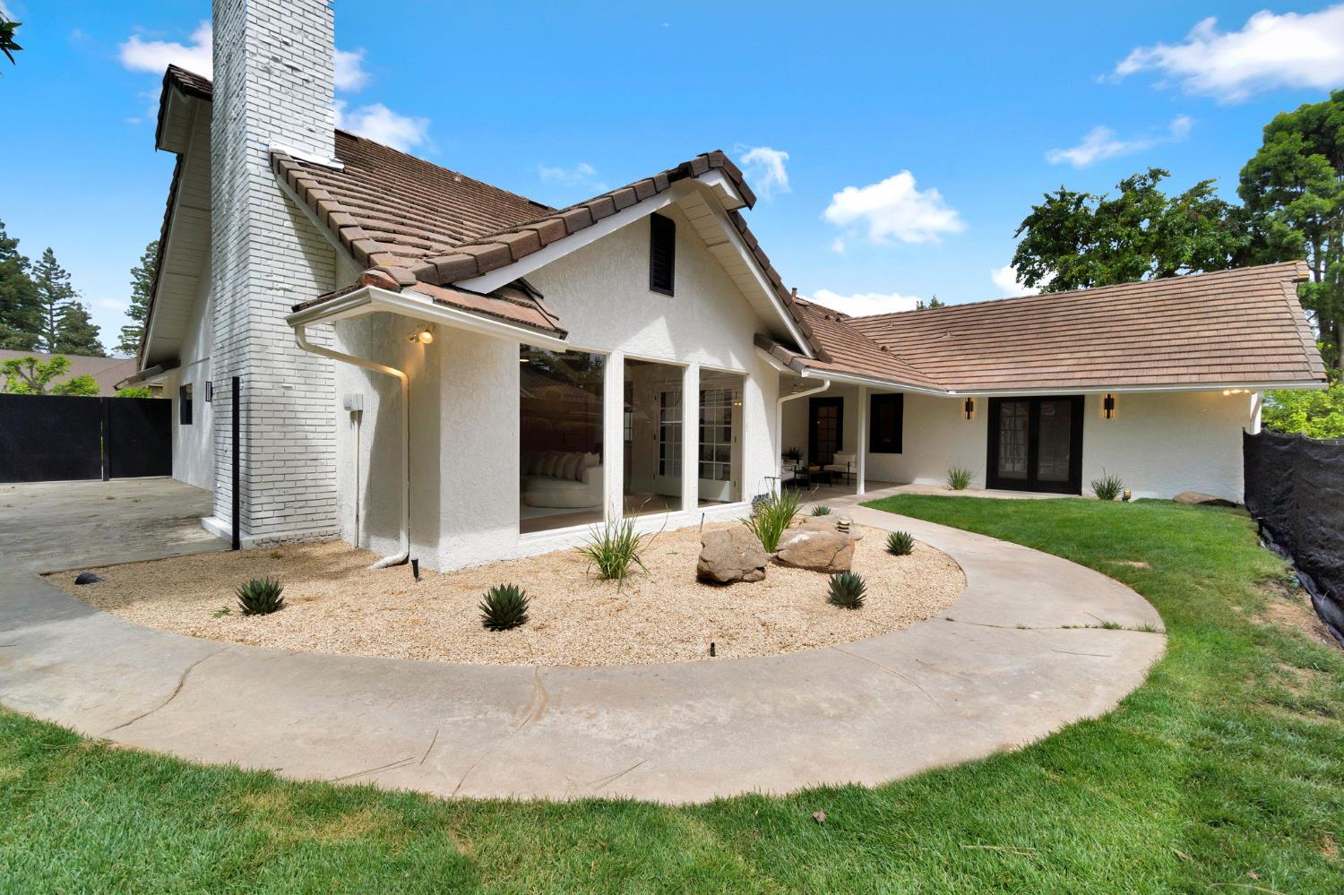 3737 W Minarets Ave, Fresno, CA 93711