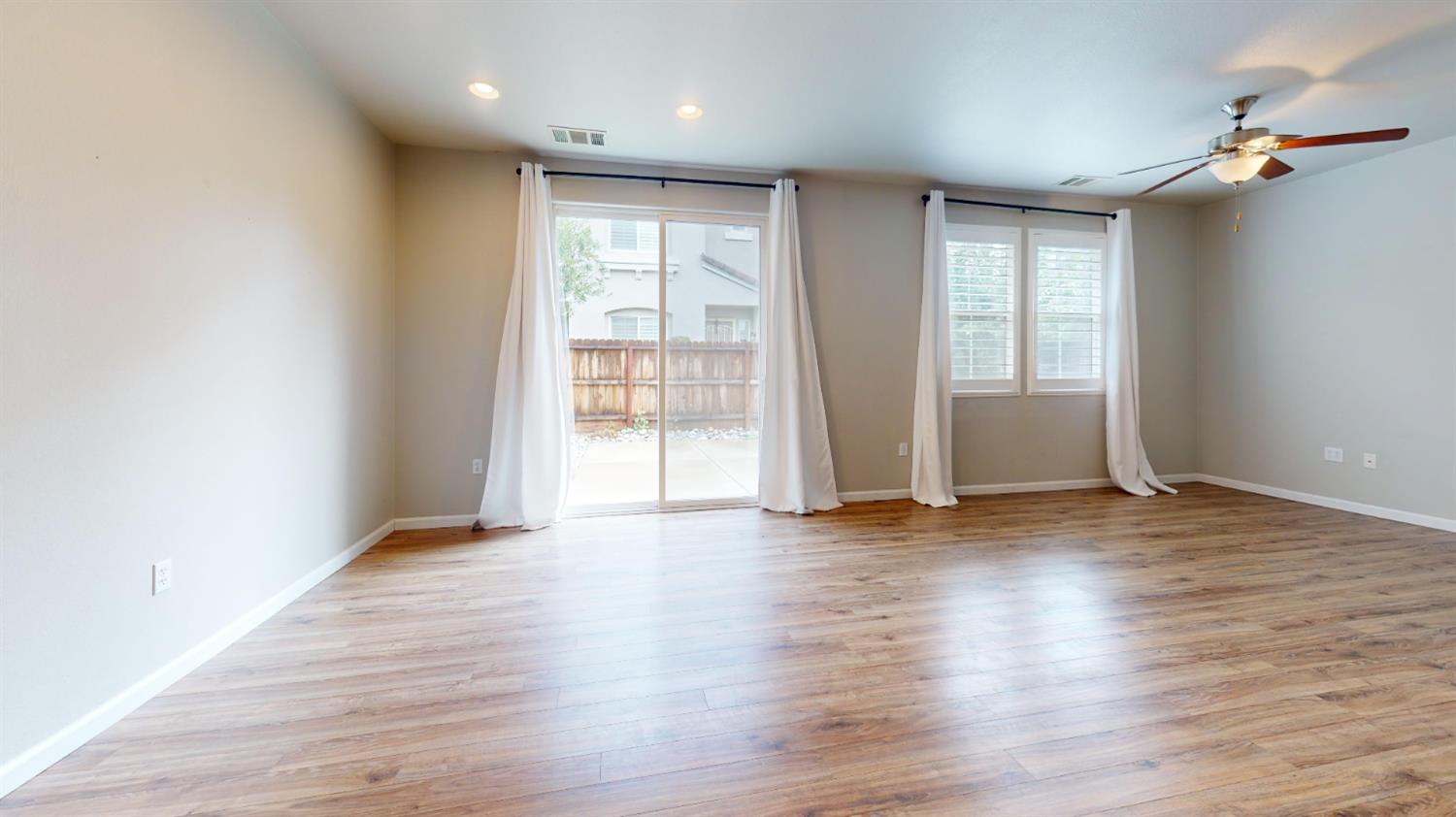 373 N Amedeo Ln #373, Clovis, CA 93611