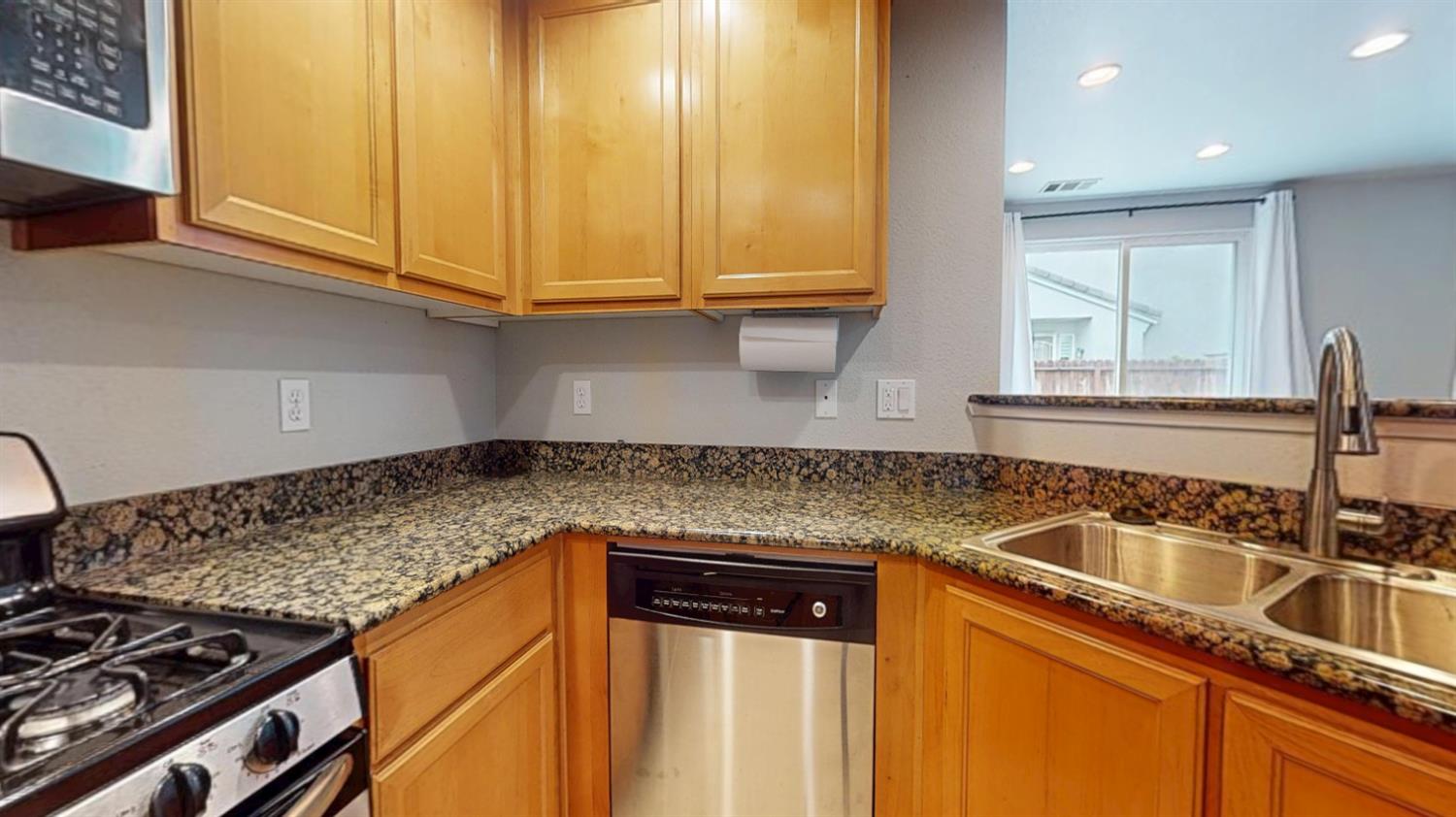 373 N Amedeo Ln #373, Clovis, CA 93611