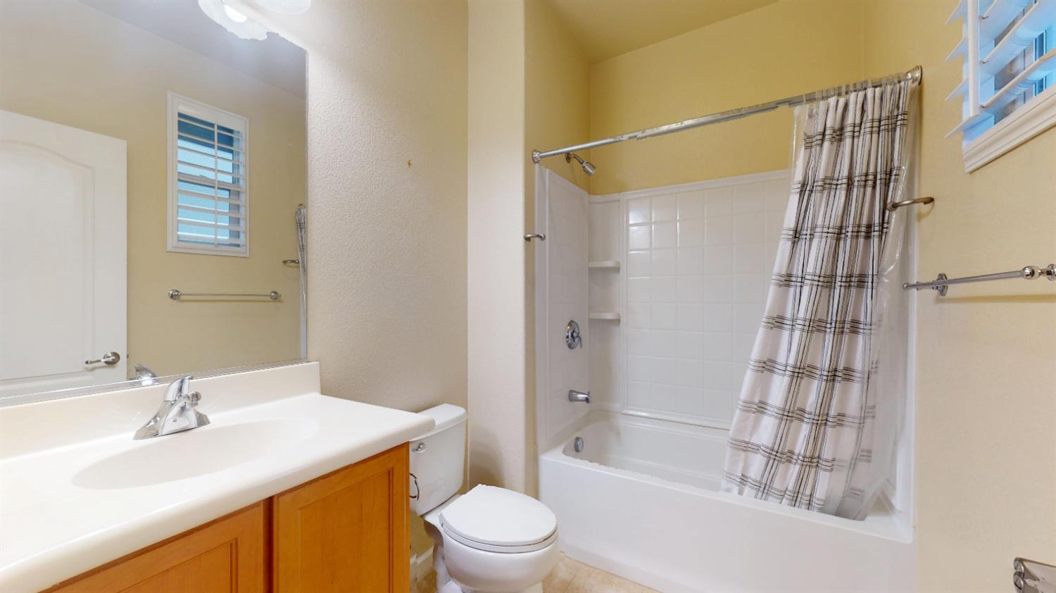 373 N Amedeo Ln #373, Clovis, CA 93611