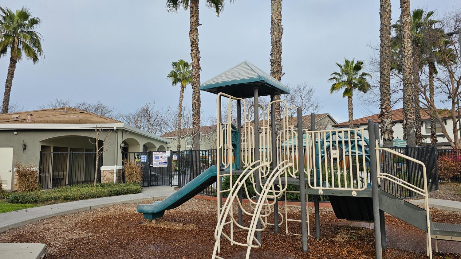 373 N Amedeo Ln #373, Clovis, CA 93611