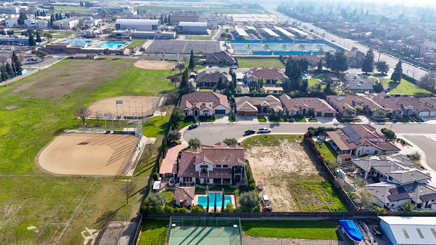 2564 E Sarazen, Fresno, CA 93730