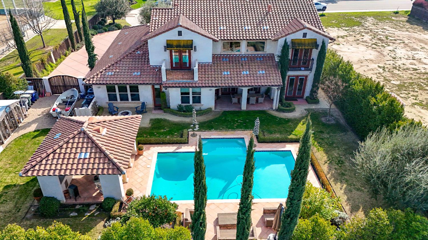 2564 E Sarazen, Fresno, CA 93730