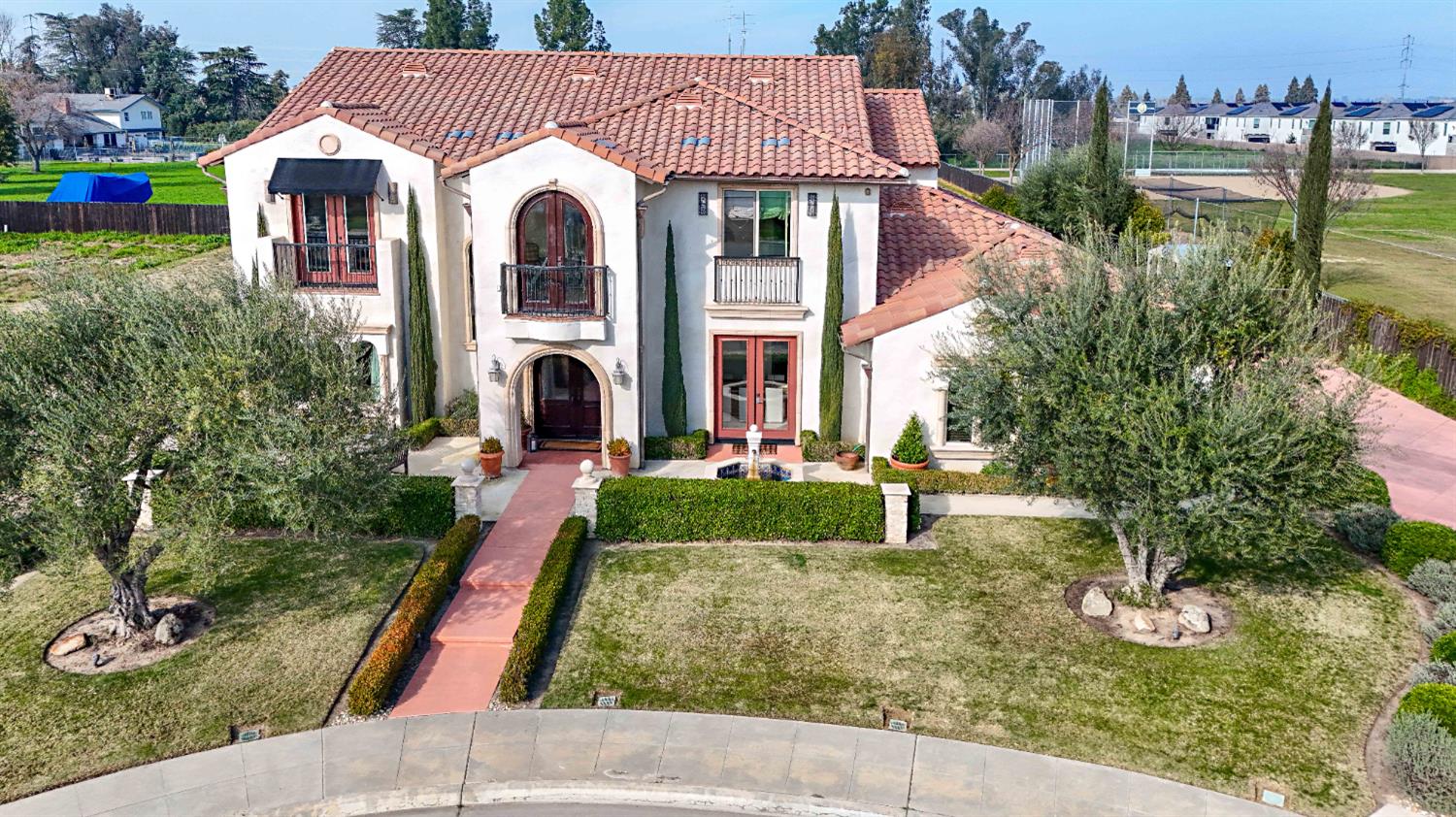 2564 E Sarazen, Fresno, CA 93730