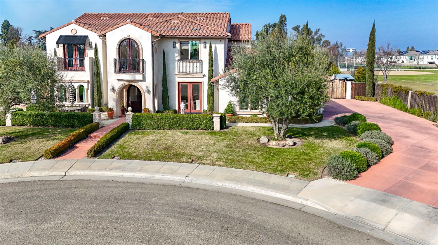 2564 E Sarazen, Fresno, CA 93730