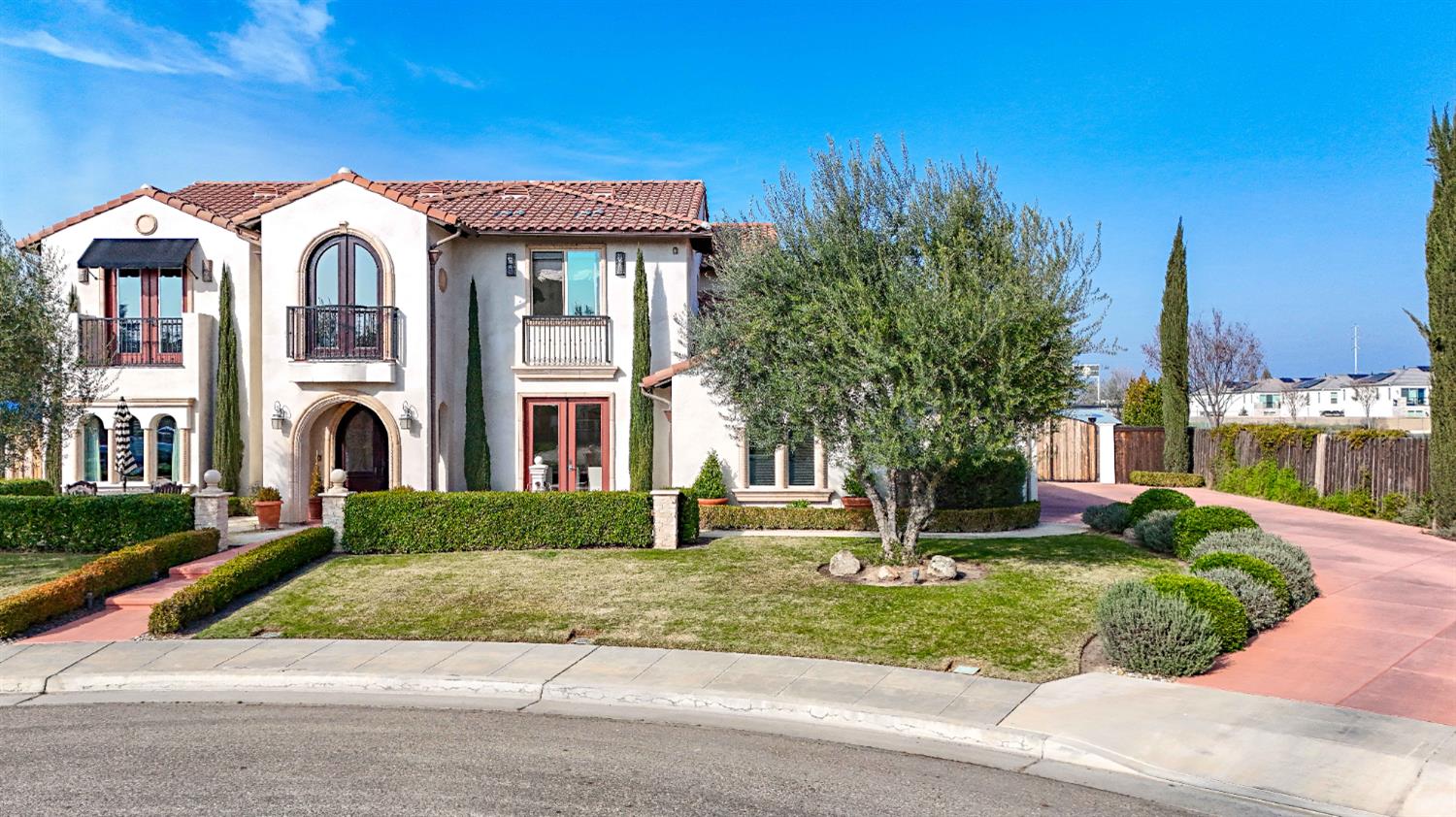 2564 E Sarazen, Fresno, CA 93730