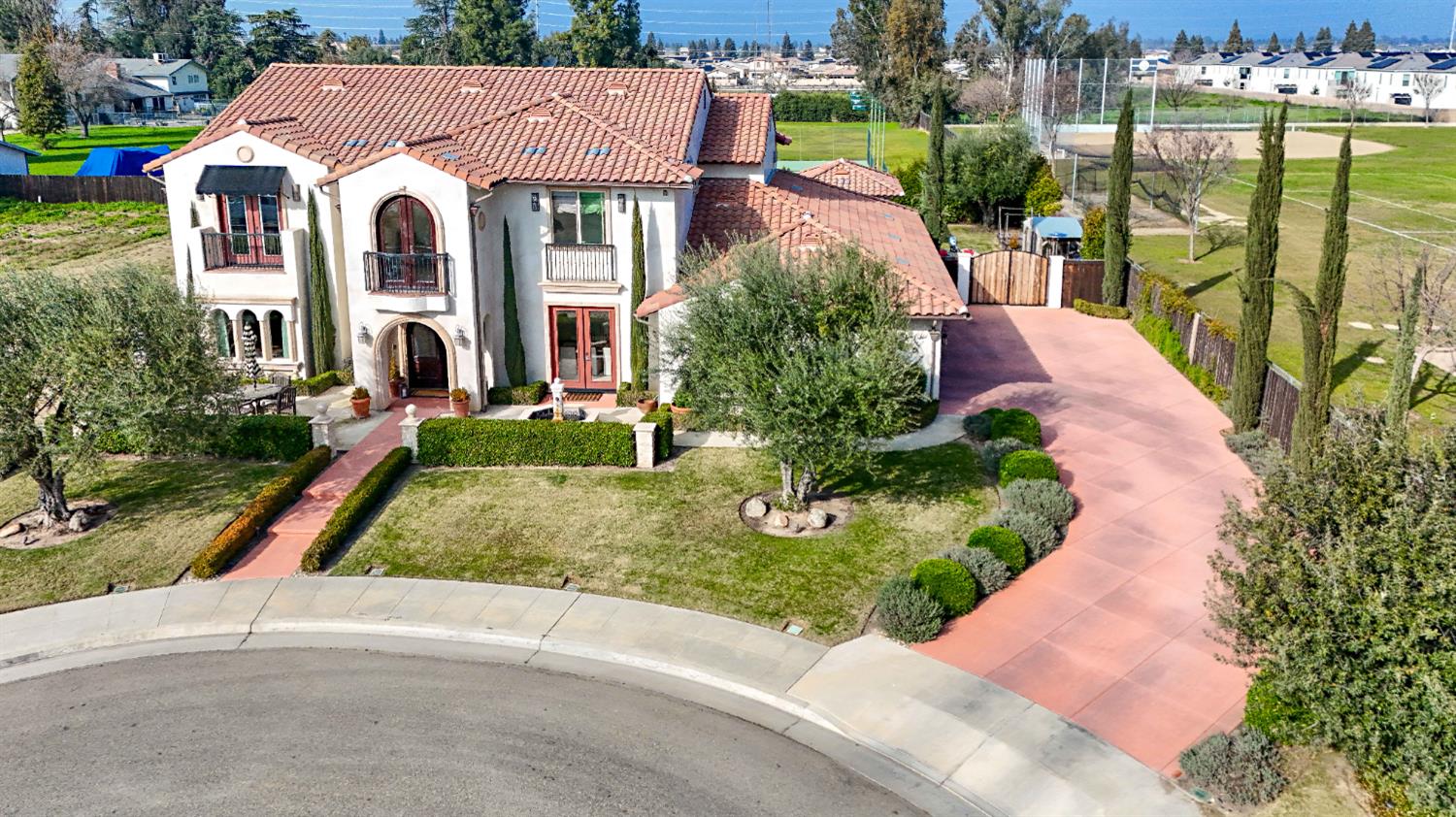 2564 E Sarazen, Fresno, CA 93730