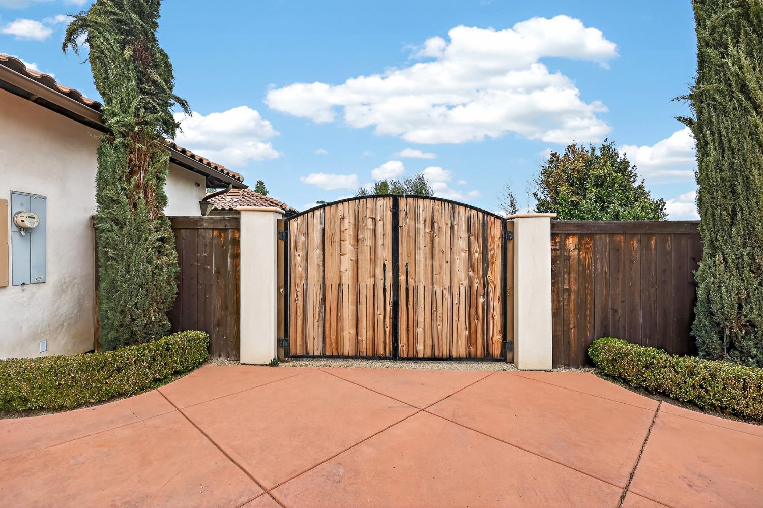 2564 E Sarazen, Fresno, CA 93730