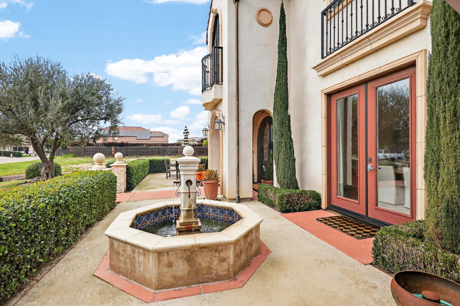 2564 E Sarazen, Fresno, CA 93730