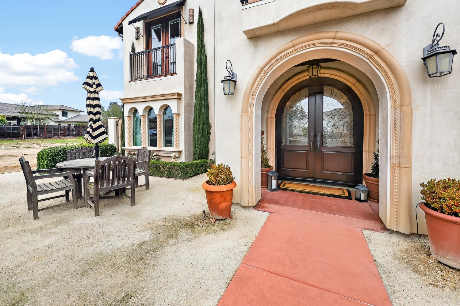 2564 E Sarazen, Fresno, CA 93730