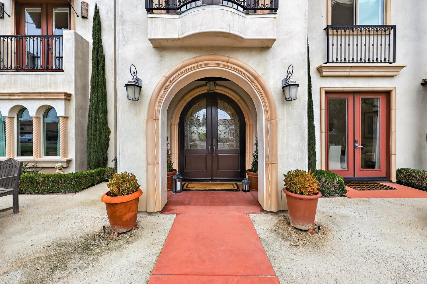 2564 E Sarazen, Fresno, CA 93730