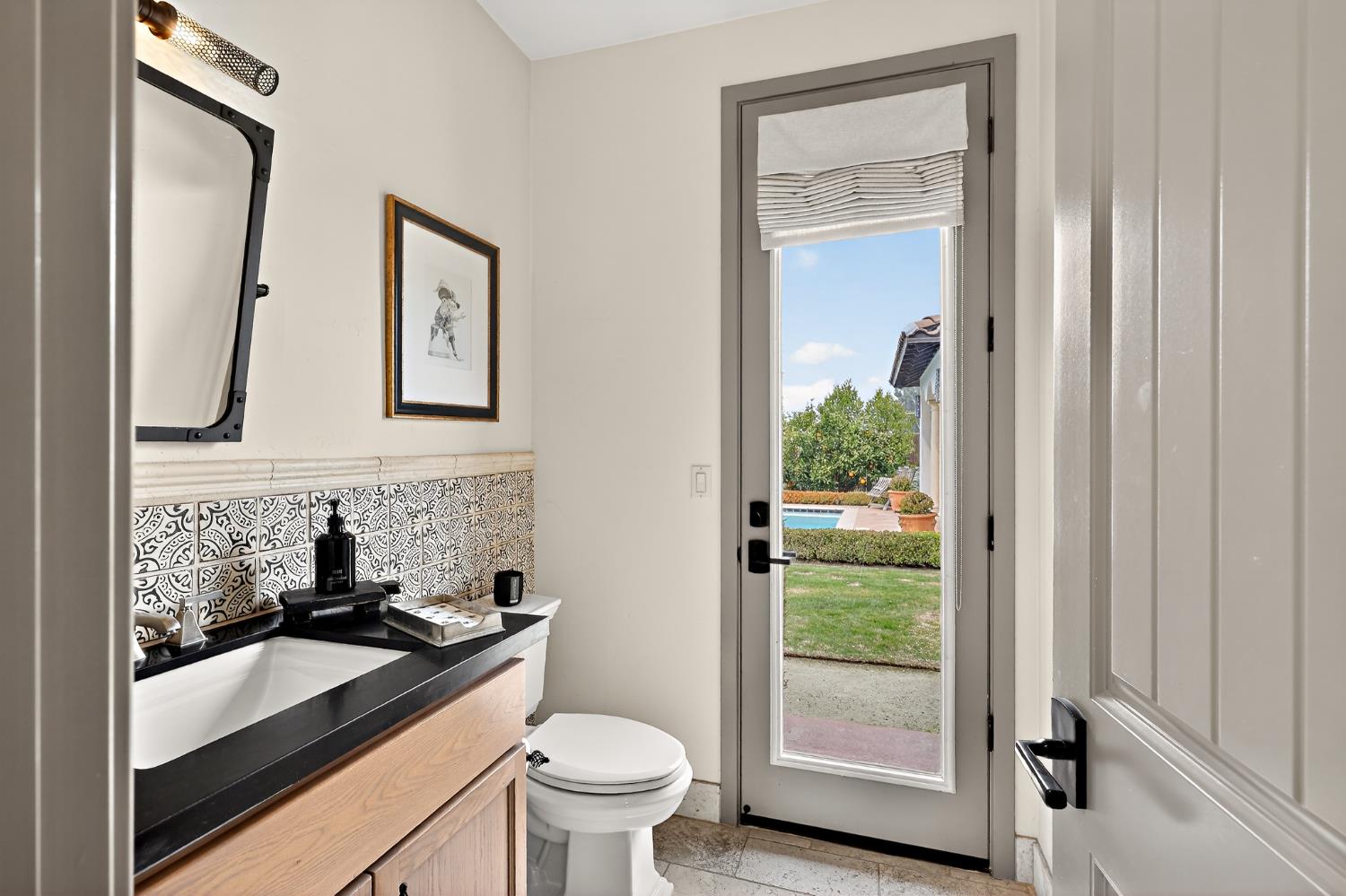 2564 E Sarazen, Fresno, CA 93730