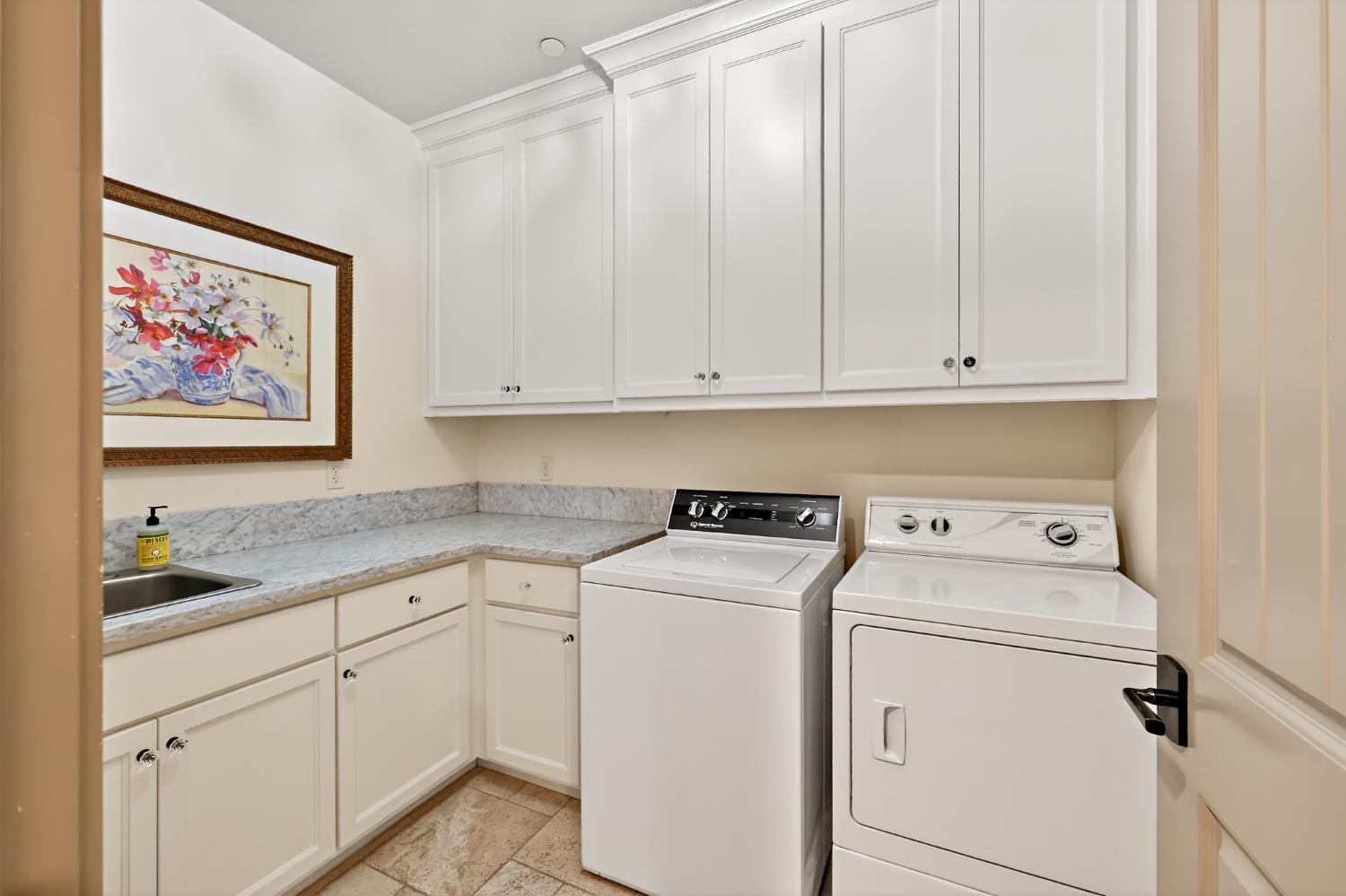 2564 E Sarazen, Fresno, CA 93730