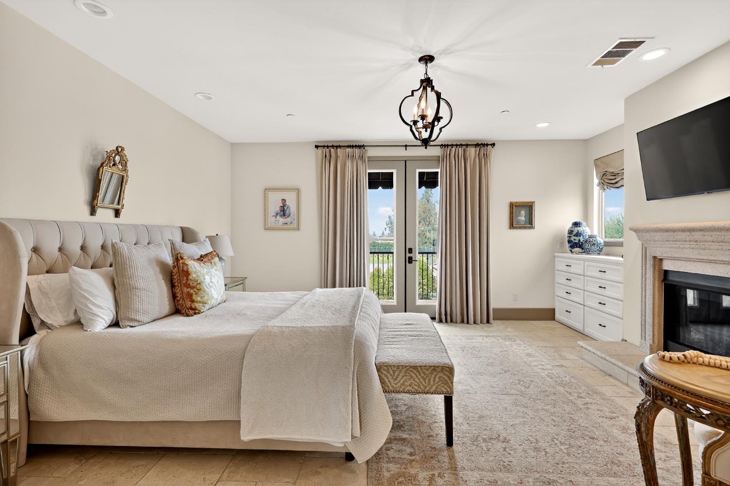 2564 E Sarazen, Fresno, CA 93730