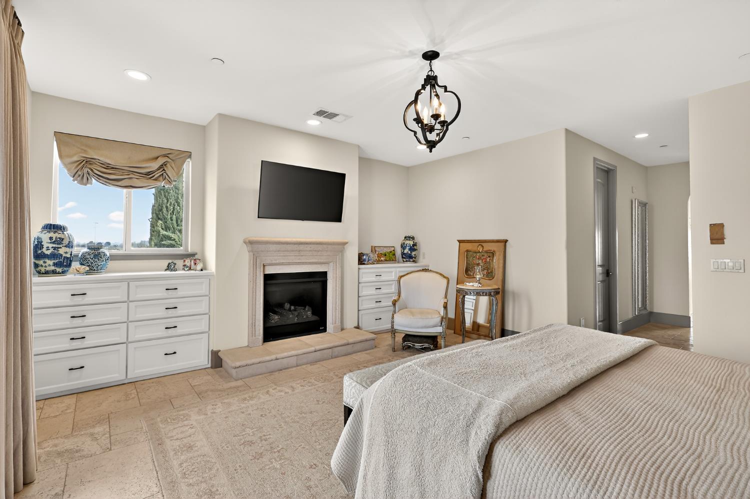 2564 E Sarazen, Fresno, CA 93730