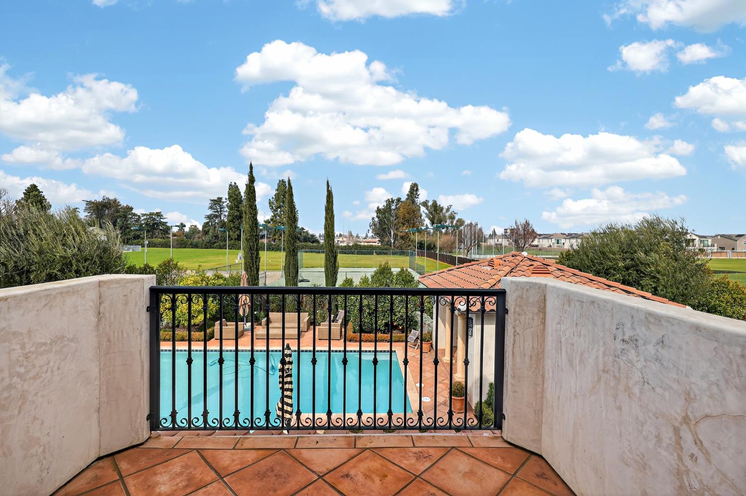 2564 E Sarazen, Fresno, CA 93730