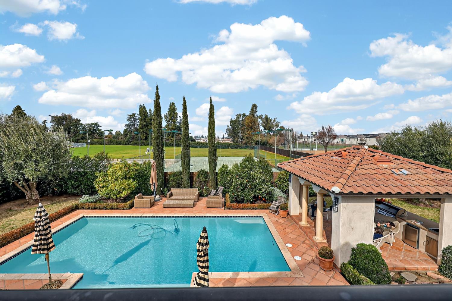 2564 E Sarazen, Fresno, CA 93730