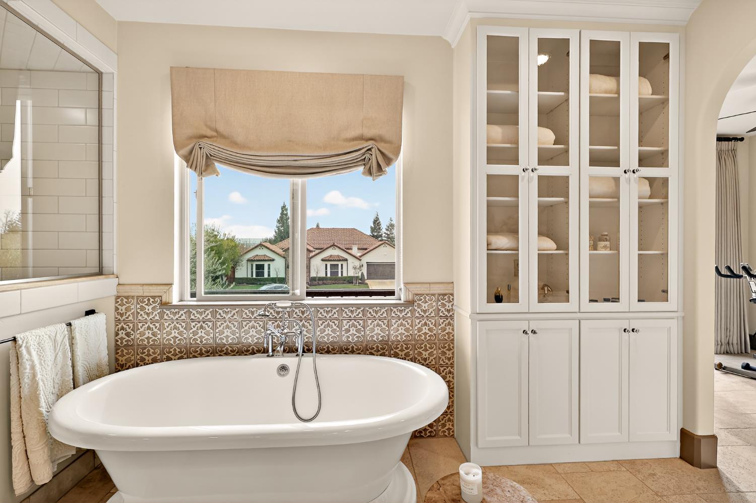 2564 E Sarazen, Fresno, CA 93730