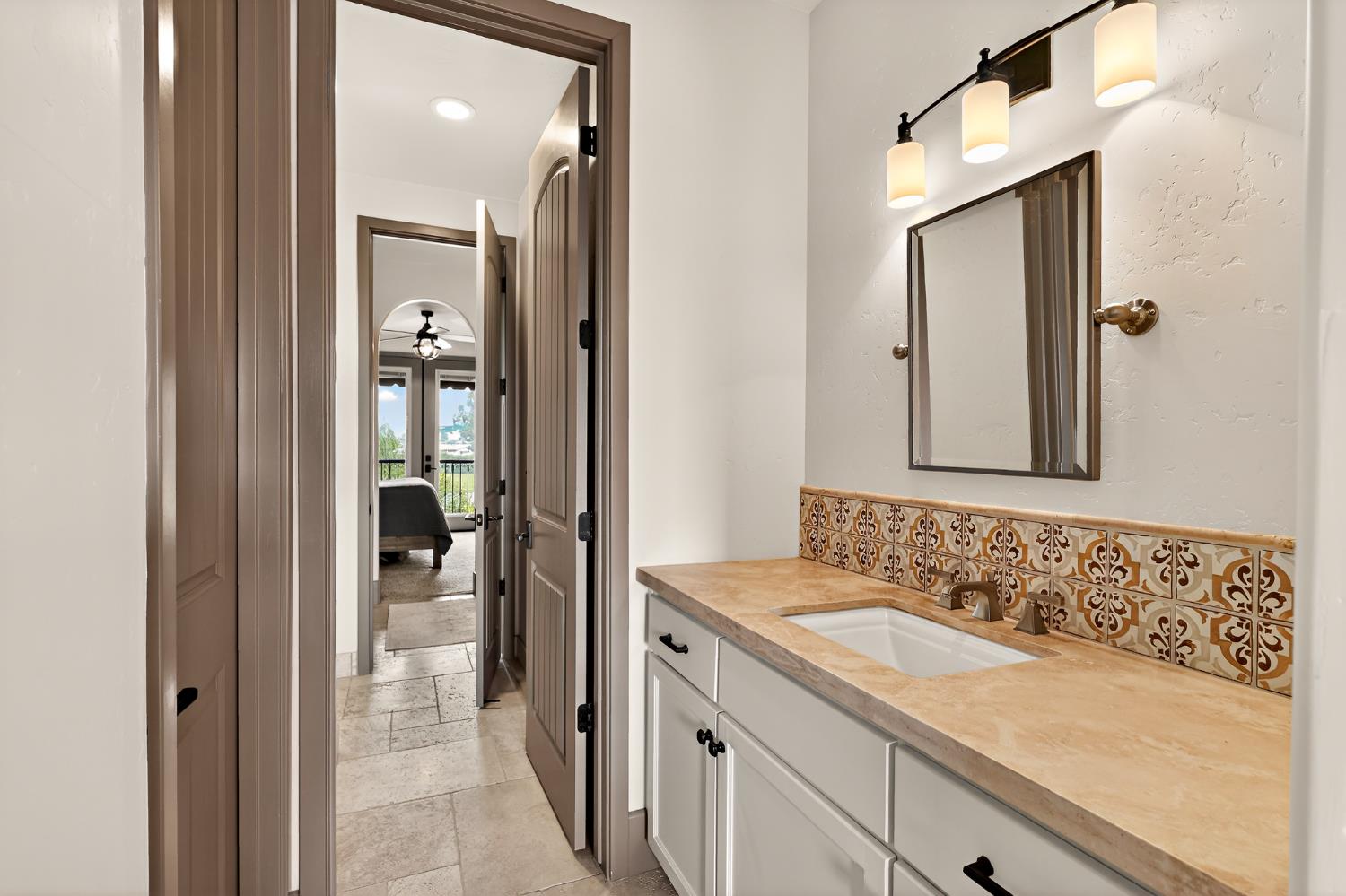 2564 E Sarazen, Fresno, CA 93730