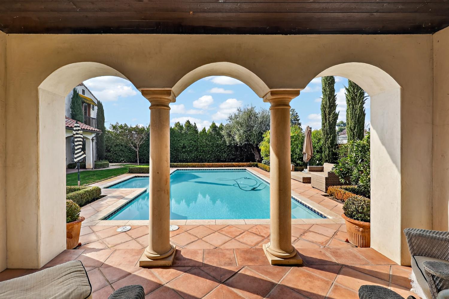 2564 E Sarazen, Fresno, CA 93730